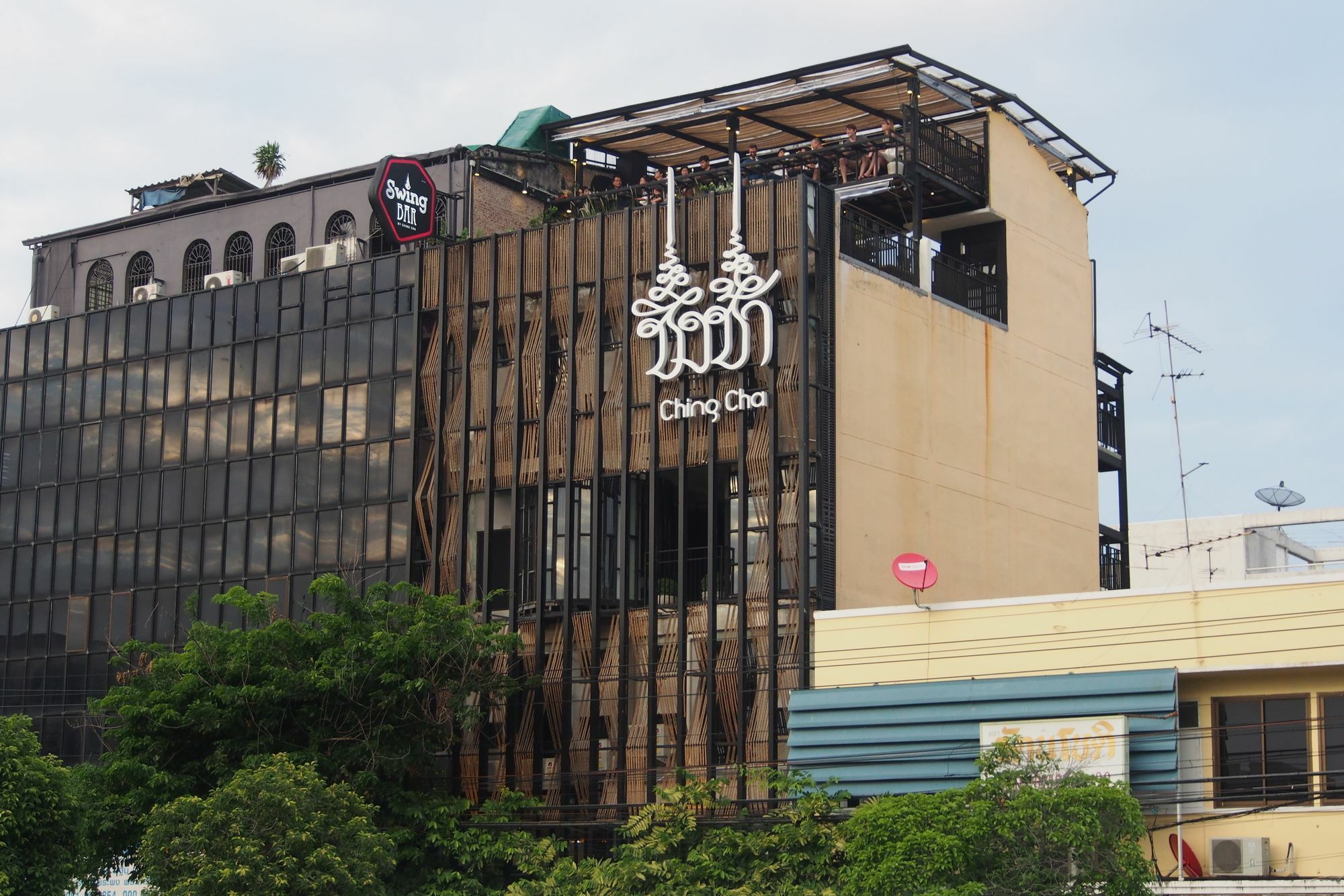 Chingcha Bangkok Hostel Exterior photo